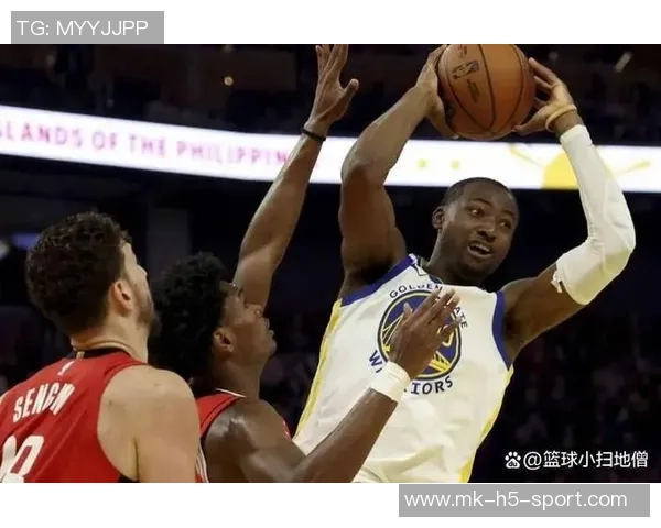 科尔称巴特勒在训练后与库明加交流给予他许多帮助和指导 科尔称巴特勒在训练后与库明加交流给予他许多帮助和指导