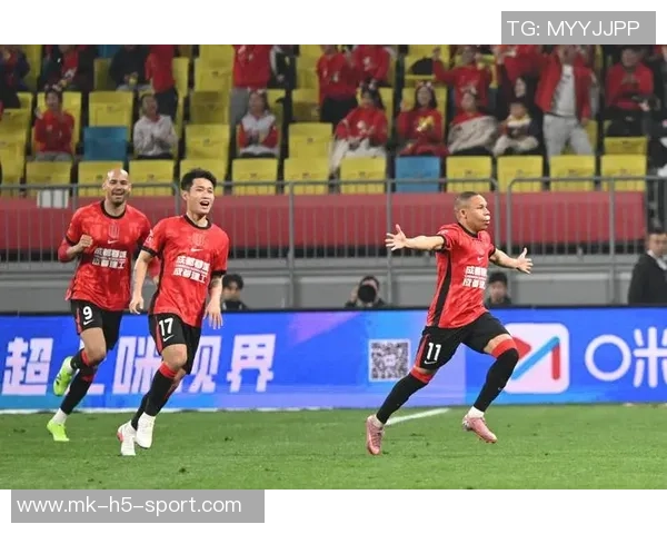 深圳新鹏城在肇庆新区体育中心举行官训迎接联赛收官战 深圳新鹏城在肇庆新区体育中心举行官训迎接联赛收官战